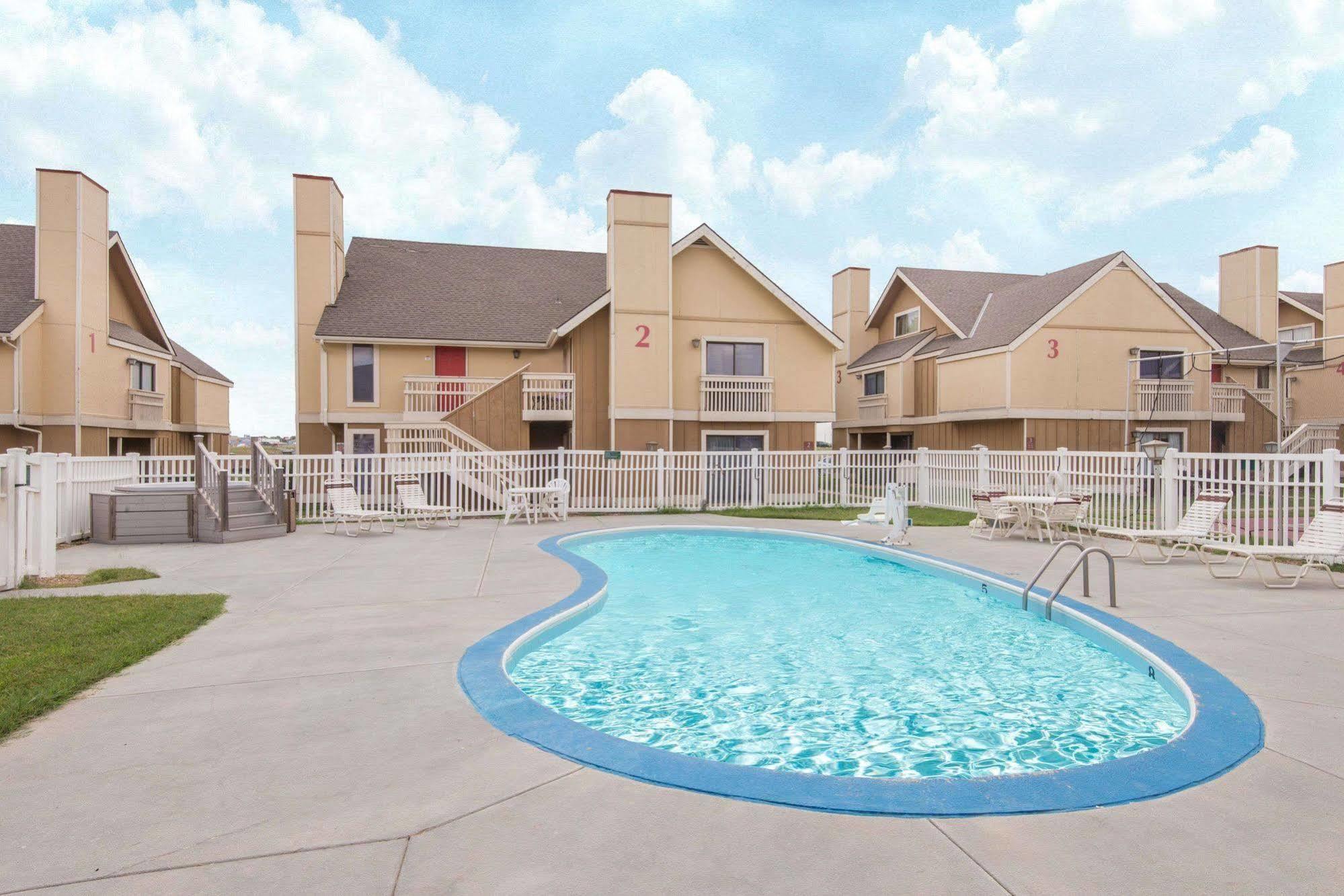 Hawthorn Extended Stay By Wyndham Wichita Exterior foto